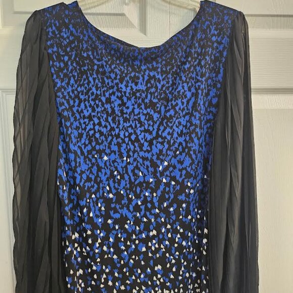 ALFANI. Shear Pleated Sleeves. Patterned Mock Sequin Design. Size: Large. - Picture 3 of 5